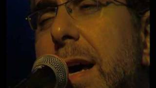 Benyamin Steinberg Performs Shlomo Carlebach "Achat Sha'alti" Chanuka 2009 (הזמר והיוצר בנימין שטיינברג) - התמונה מוצגת ישירות מתוך אתר האינטרנט יוטיוב. זכויות היוצרים בתמונה שייכות ליוצרה. קישור קרדיט למקור התוכן נמצא בתוך דף הסרטון