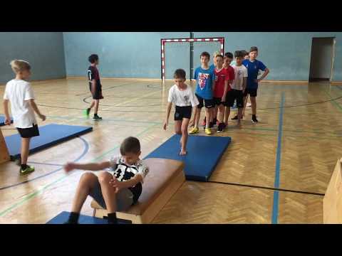 Aufhocken Rolle vorwärts am Kasten- Sportunterricht