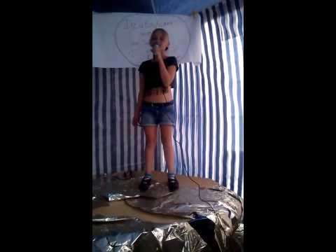 Meine Lea-Monique singt(Karaoke)      Diamonds von Rihanna