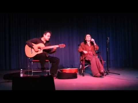 Maru Enriquez   cantando Demasiado de Silvio Rodriguez