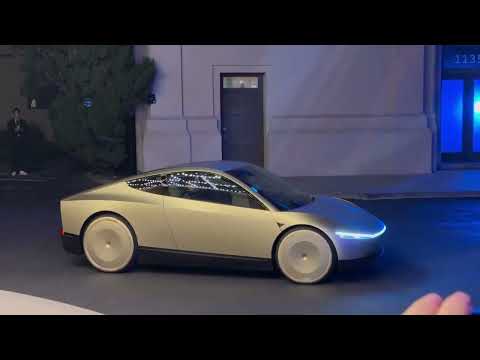 Elon Musk mostra seu novo carro tesla sem motorista