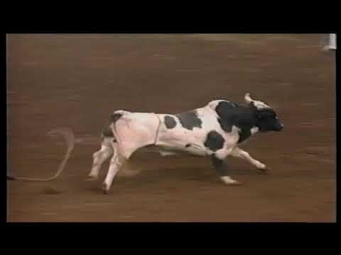 Clint Green flies off Nitro - 98 PBR Guthrie