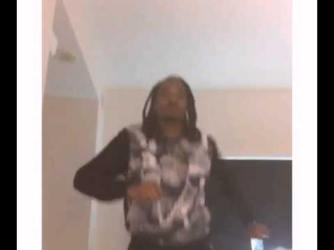 Rapper Snoop Dogg dancing