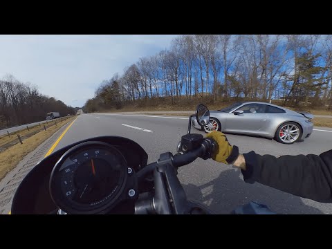 Harley Davidson vs Porsche 911