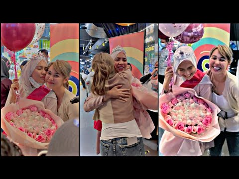 Aprena Manrose Terima Kejutan Ulangtahun Ke 29 Dari Emma Maembong