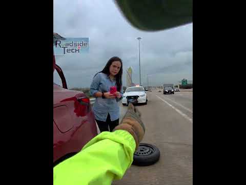 Helping these ladies get off the busy Highway. #roadside #automobile #community #help #shorts #fyp