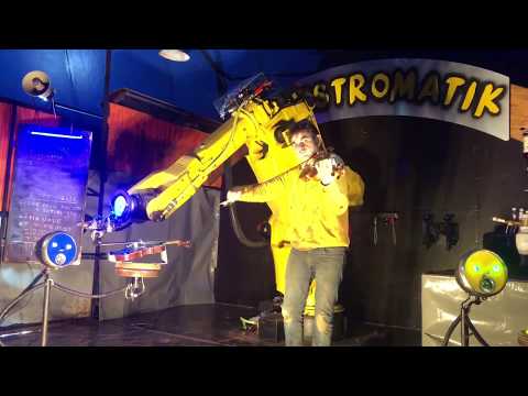 Le Bistromatik - Nestor joue du violon