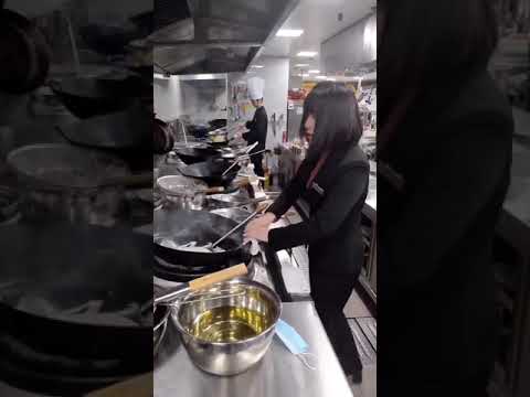 翻鍋是需要技巧的