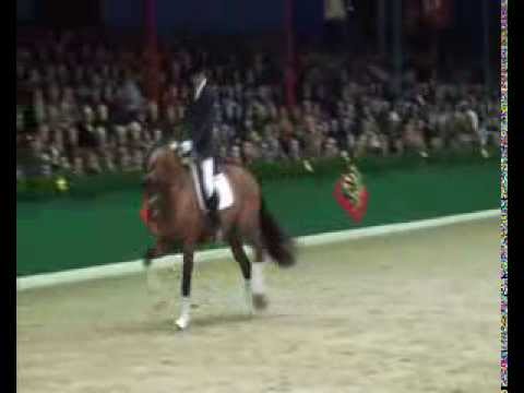 FIRST AMPERE v. Ampere x Weltruhm - Latimer