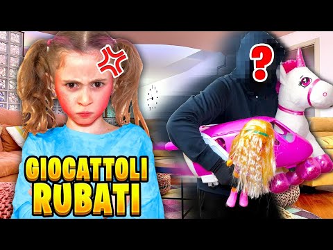 UN PERSONAGGIO MISTERIOSO ENTRA NELLA NOSTRA NUOVA CASA E RUBA TUTTI I GIOCHI DI GIORGIA! *Piange*