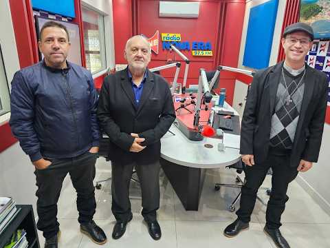 NOVO ITACOLOMI – Pe. Renato e prefeito João Pedro convidam para  a Festa do Frango e da Banana