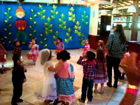 MOV07805.MPG  Festa Junina Floresta Encantada 2011