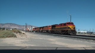 preview picture of video 'Kansas City Southern SD70ACe leads a BNSF Intermodal Through Mojave HD'