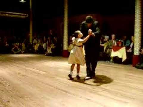  Silvio La Via  is  dancing  to  the  tango  "  Café Domínguez  "