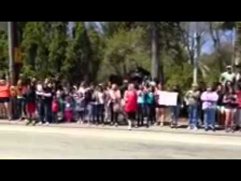 Angie Miller Meets Fans