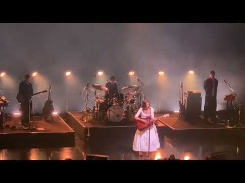 Gracie Abrams - 405 (live) at Zepp Haneda, Tokyo, Japan (April 8, 2025)