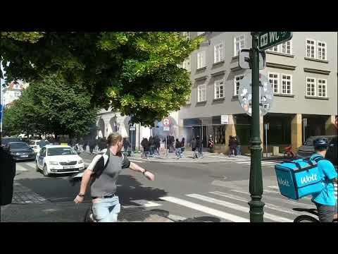 Scontri tra Ultras Viola e Hammer prima della finale di Conference League Fiorentina-West Ham