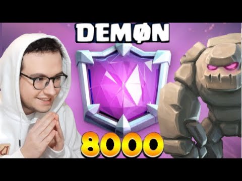 Italian ProPlayer CLIMBS TO 8,000 in our Live, Explaining His SECRETS to Us!! - Clash Royale