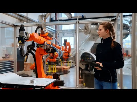Mit Robotern die Zukunft gestalten – als Industriemechanikerin