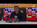 Van Bronckhorst ziet sterke tweede helft tegen AZ: 'Zetten ze goed vast met alles wat ik wil zien'