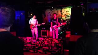 Floozie Music. Daydreaming cover (Middle Brother)