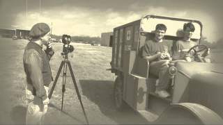 preview picture of video 'A little screen test for our vintage movie camera and cameraman.'