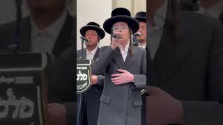 בנצי קלצקין עם מקהלת מלכות בבר מצווה
