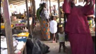 preview picture of video 'Le marché et la mosquée de Mopti (Mali)'