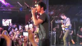 Kris Allen- Written All Over My Face (LIVE in Singapore)