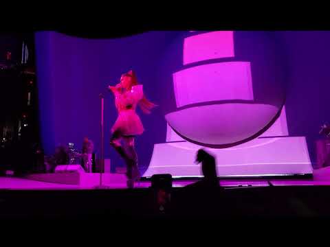 Ariana Grande- sweetner/successful Mash-up (Sweetener Tour 2019 at Capital One Arena)