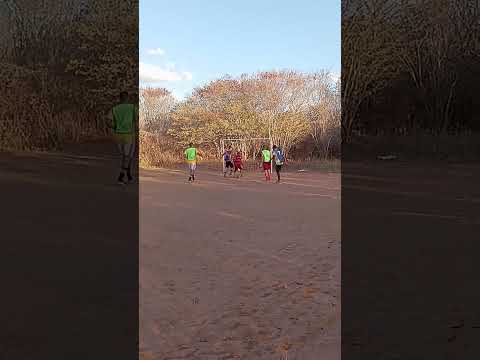 isso não é um goleiro e uma mama de leite para os atacantes