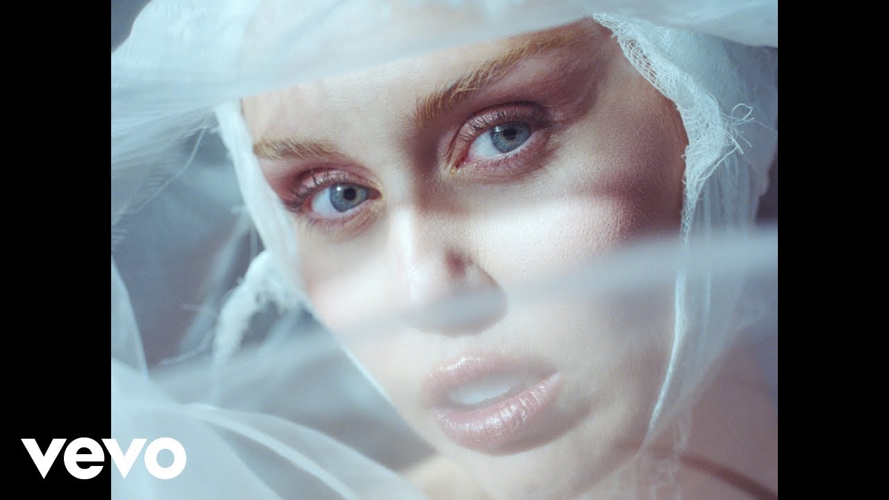 Miley Cyrus - Secrets (Official Video) ft. Lindsey Buckingham, Mick Fleetwood - YouTube