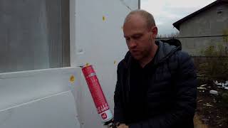 Фасадные работы - клеим утеплитель на клей пену