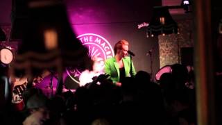 La Roux Performs &#39;Sexotheque&#39; At Jack Rocks The Macbeth