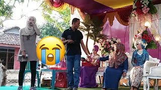 Nyanyi lagu kandas di pernikahan mantan sungguh mengharukan sekali.... Nyanyi lagu kandas di pernikahan mantan sungguh mengharukan sekali....