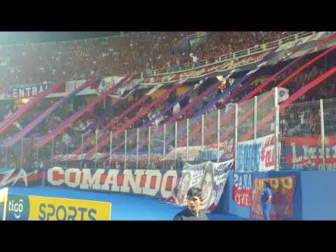 "Vamo vamo Cerro, Ciclón ponga huevo. ( 8 sep 2017)" Barra: La Plaza y Comando • Club: Cerro Porteño