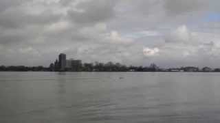 preview picture of video 'Expresscraft rc boat on Detroit river speed run no lid'