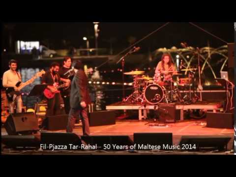 Fil-Pjazza Tar-Rahal