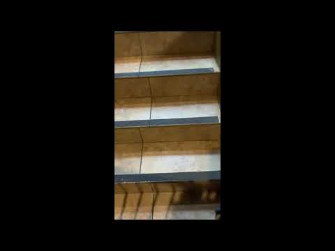 how to vacuum stairs