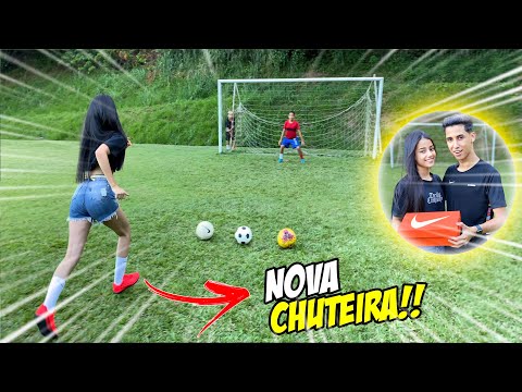 MY GIRLFRIEND'S FIRST FOOTBALL BOOT! NEW NIKE MERCURIAL ‹ Rikinho ›