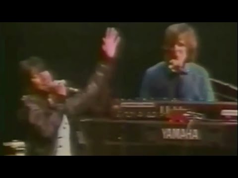 STEVE PERRY - “He can sing anything!”