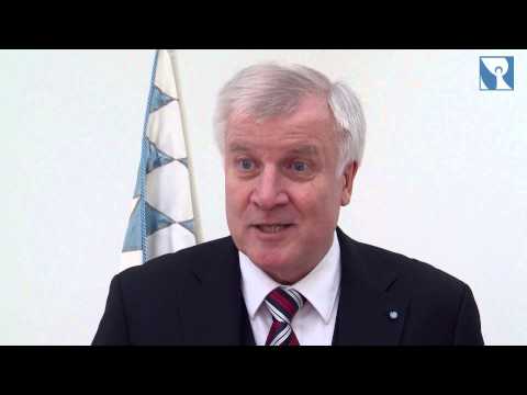 Horst Seehofer zur Bayernhymne im Gotteslob