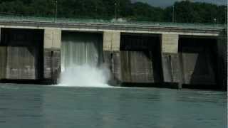 preview picture of video 'Vidange du barrage de Verbois et fin'