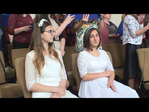 In haine albe.  cor mixt