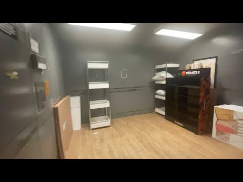 Temperamental but EPIC Montgomery Dry-Powered Hydraulic Freight Elevator @ JCPenney - Pittsburgh, PA