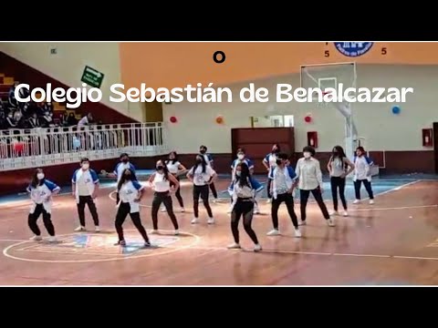 baile grupal colégio SEBASTIÁN DE BENALCAZAR