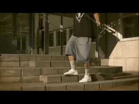 Sexfemman - Skolgård