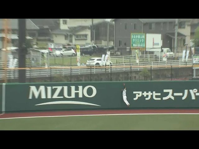 【ファーム】ホークス・柳町達がフェンス際の打球をジャンピングキャッチ!!  2023年4月15日 福岡ソフトバンクホークス 対 阪神タイガース