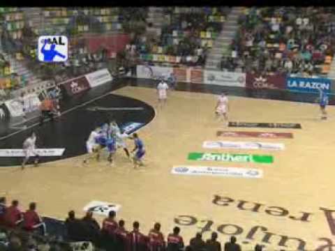 BM. Ciudad Real 28 - J.D. Arrate 23