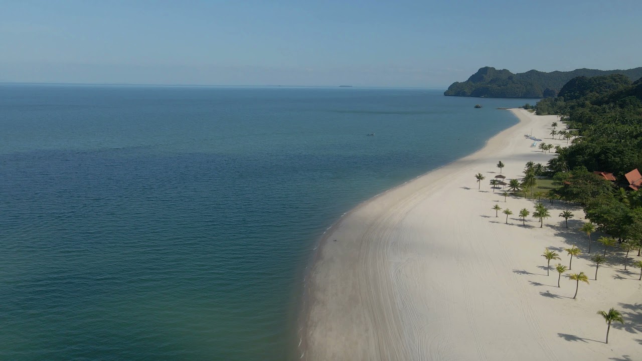 See Tanjung Rhu Beach’s crystal-clear waters, dramatic cliffs, and peaceful shoreline in Langkawi